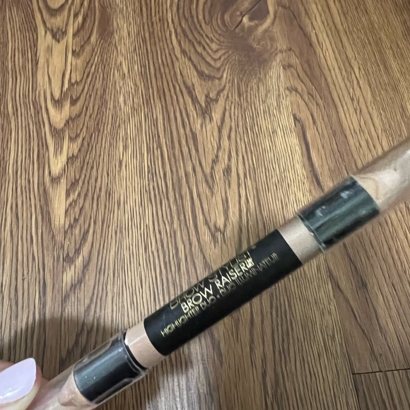 L’Oréal Brow Stylist Brow Raiser Highlighter Duo Light Pale - Picture 2 of 6